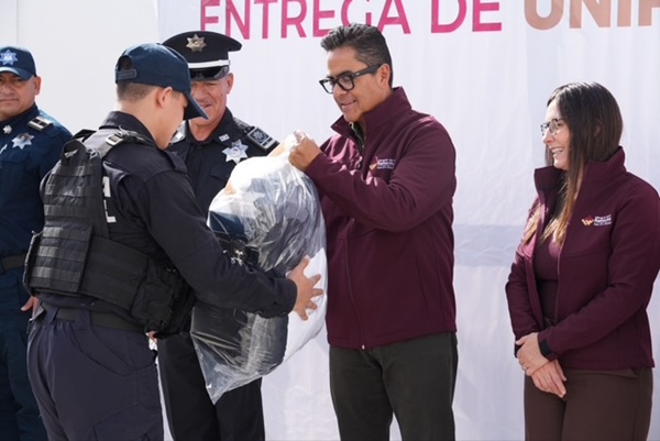 Dignifica Eduardo Medécigo condiciones de trabajo del personal operativo de la SSC