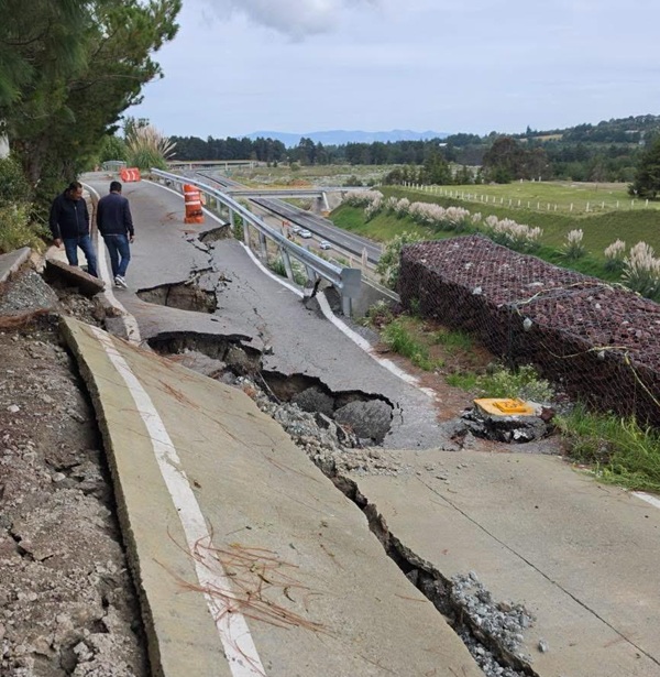 SICT cierra temporalmente carretera Real del Monte-Huasca por desplazamiento de talud