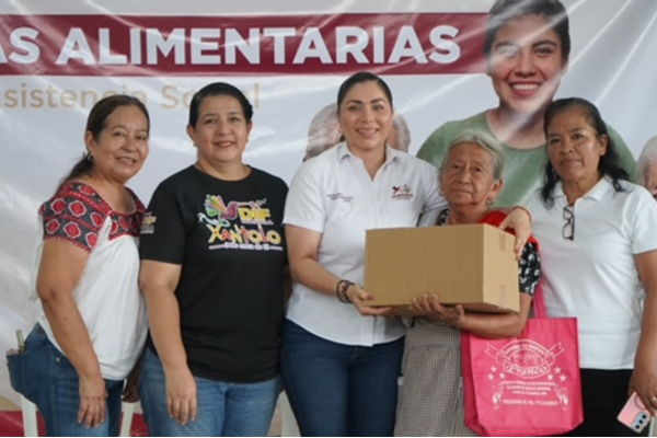 Huejutla fortalece el bienestar de adultos mayores y personas con discapacidad con la entrega del programa alimentario «Es Por Ti”.
