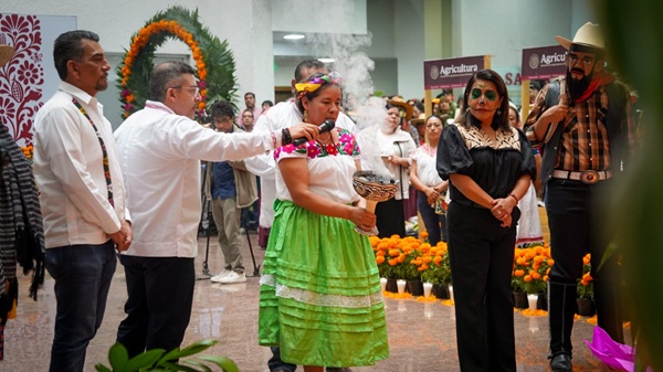 Huejutla lleva la magia del Xantolo a la Secretaría de Agricultura y al Senado de la República