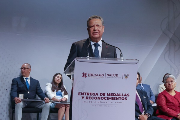Reconoce Julio Menchaca la trayectoria y vocación del personal médico de Hidalgo