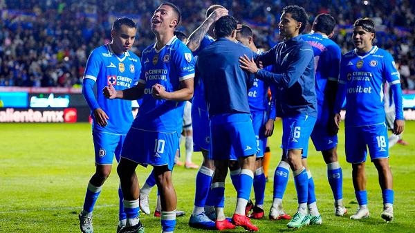 Pachuca tiene pie y medio fuera de la Liguilla tras perder ante Cruz Azul en el Clásico Hidalguense