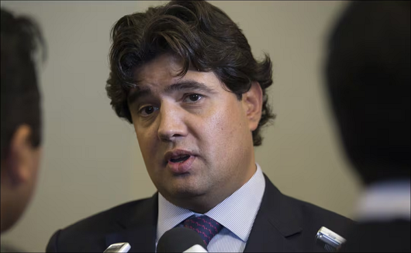 Ordenan arresto civil de Manuel Arroyo en Estados Unidos por conflicto con Fox Sports México