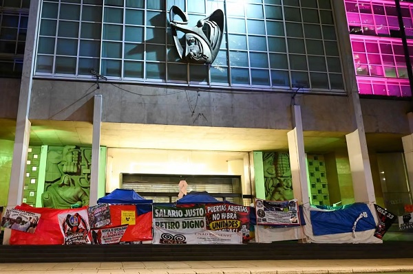 Zoé Robledo reconoce rechazo mayoritario al aumento salarial del IMSS; reabren negociaciones con el sindicato