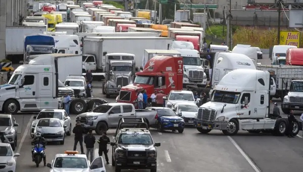 Segob y CANACAR instalan mesa de diálogo ante demandas de transportistas; levantarán bloqueos carreteros